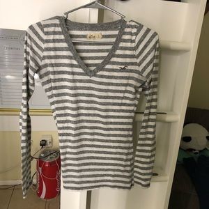 Hollister - Gray & White Long Sleeve